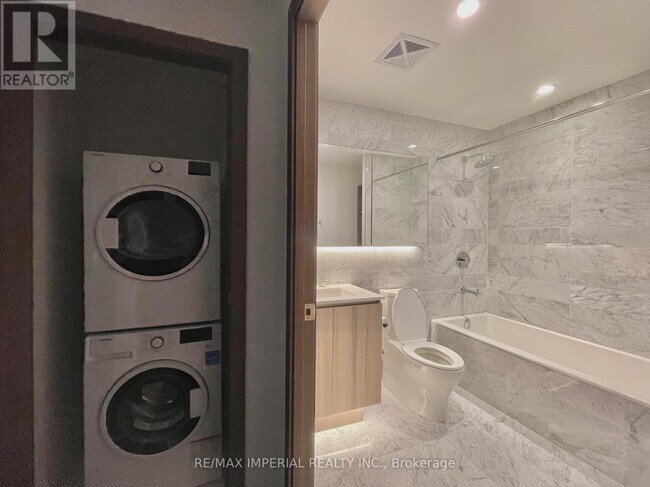 Photo - 19 Bathurst St Unité 1211