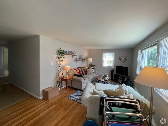 Building Photo - 83 Brayton Rd Unit 1 Rental