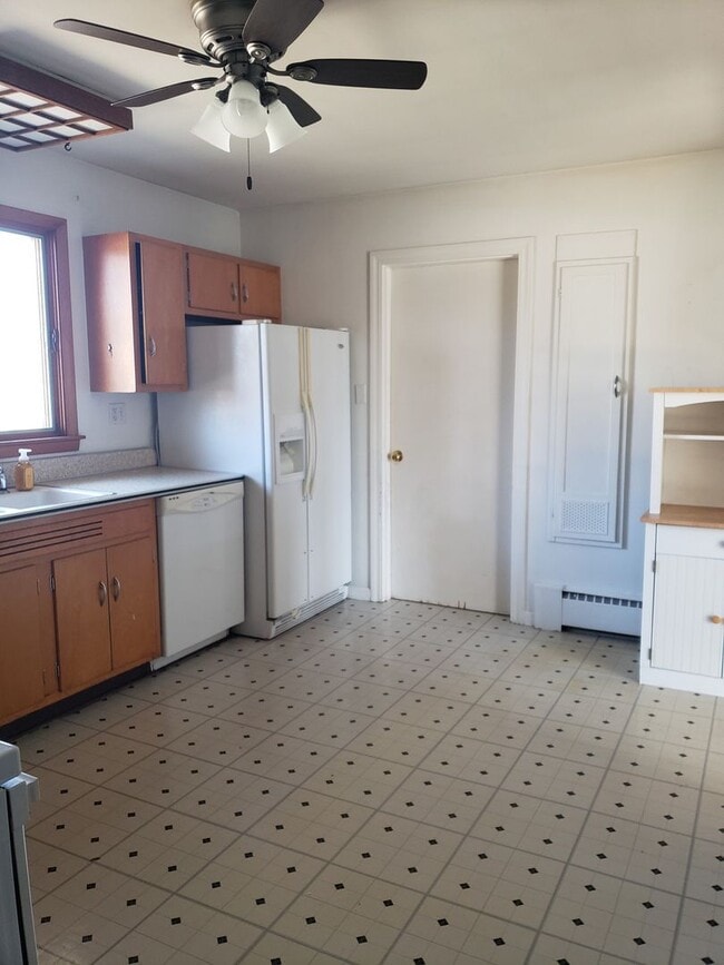 Building Photo - 3 BD Ranch
