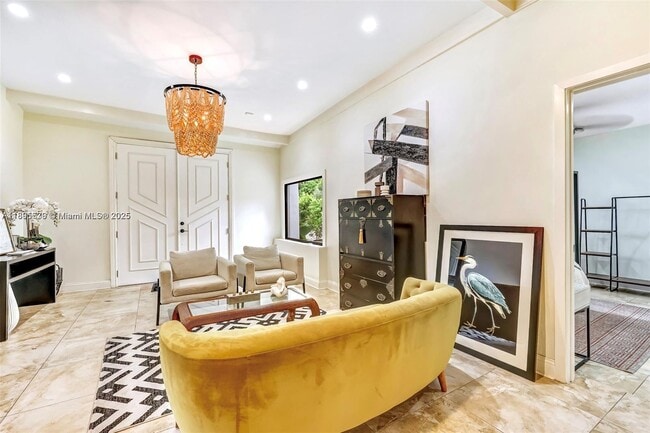 Photo - 991 NE 82nd St