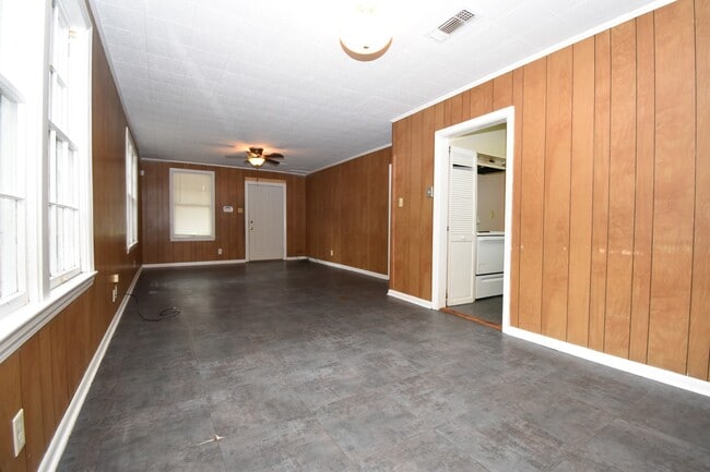 Photo - Spacious 3 Bedroom House