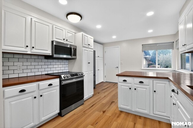 Photo - 5612 35th Ave E