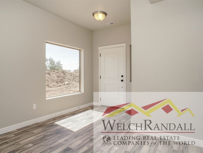 Photo - 3-Bed Townhome in Farmington – Style, Spac...