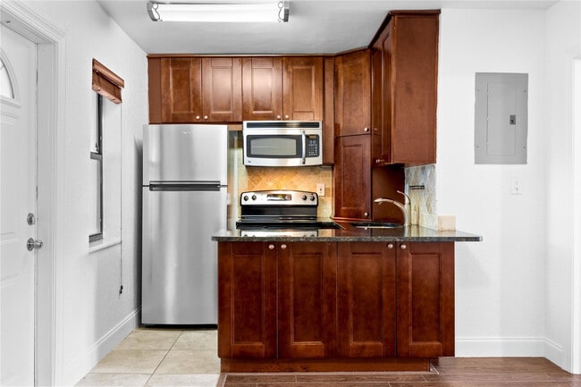 Photo - 413 SE 16th St Unit 4