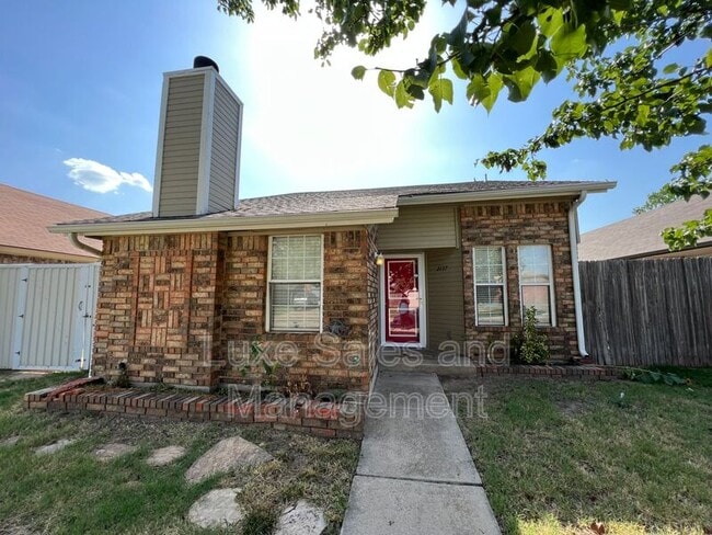 Building Photo - 2137 Goodrich Dr