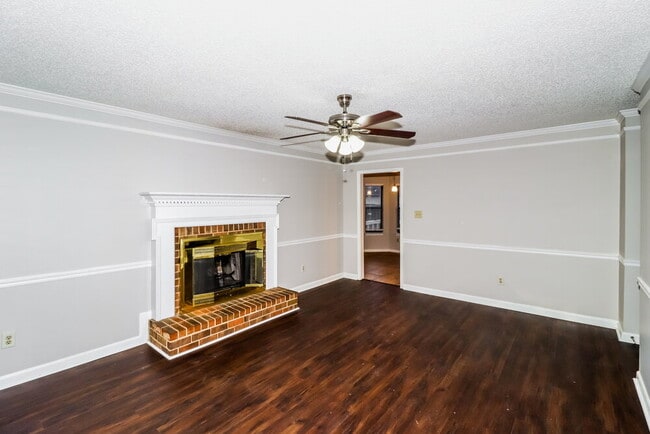 4893 Barkshire Dr