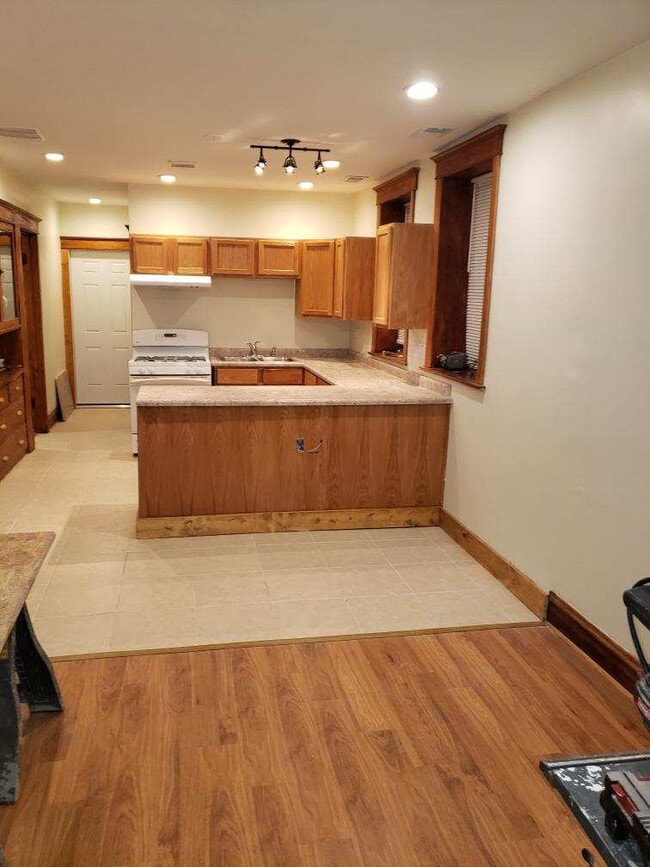 4122 W Cermak Rd Unidad 2
