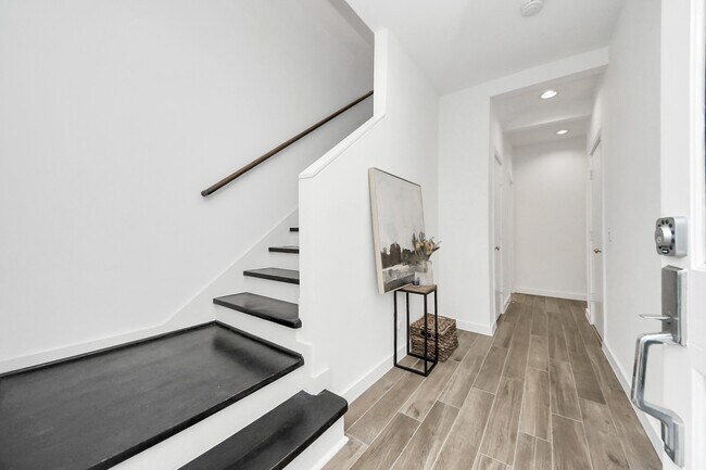 Photo - 1014 Montrose Blvd Unit G