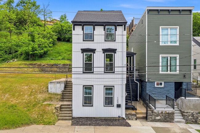 Photo - 1255 W Pike St