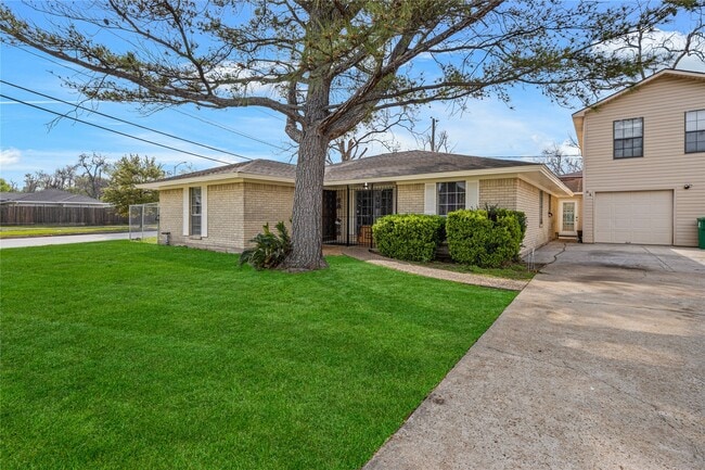 Building Photo - 70 Annette Ln