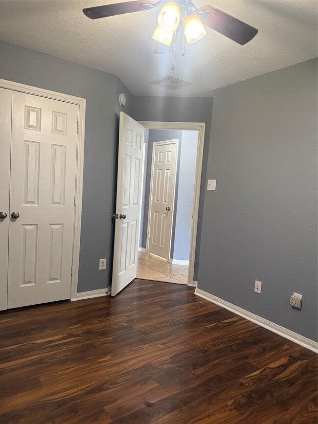 Building Photo - 10914 Overland Trail Dr