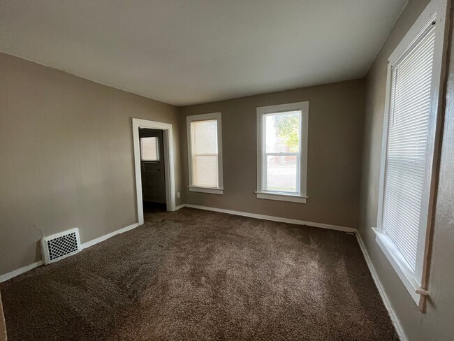 Photo - 319 E Main St