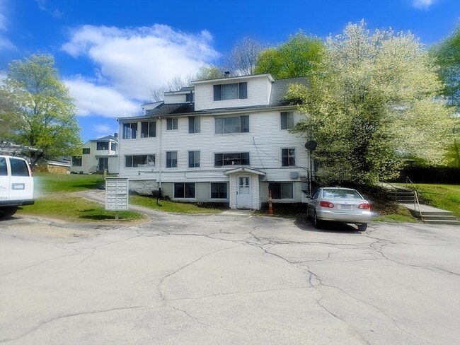 Building Photo - 65 Curve St Unit 7