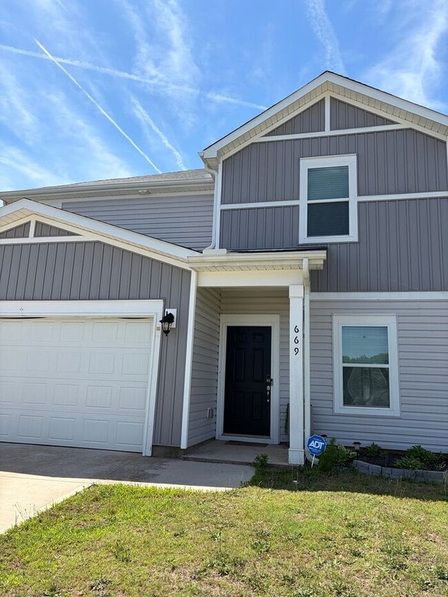 Photo - Beautiful Spartanburg home right off I-85, Available Now!! $500 OFF FIRST FULL MONTH