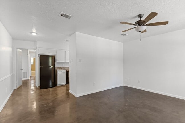 Photo - 600 Mimi Ln Unit A