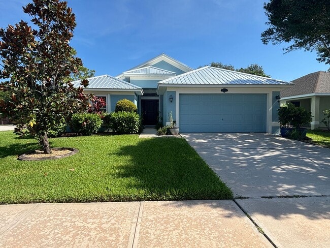 Building Photo - 4 BR 2 BA Annual Rental in Gated community...
