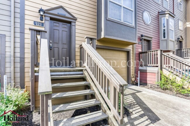 Photo - Beautiful 3-Level Hillsboro Townhouse in Quiet Cul-de-sac!