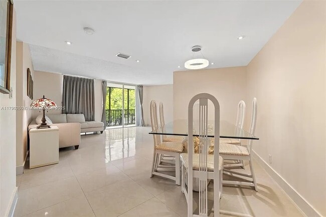 Photo - 3401 N Country Club Dr Unidad 311