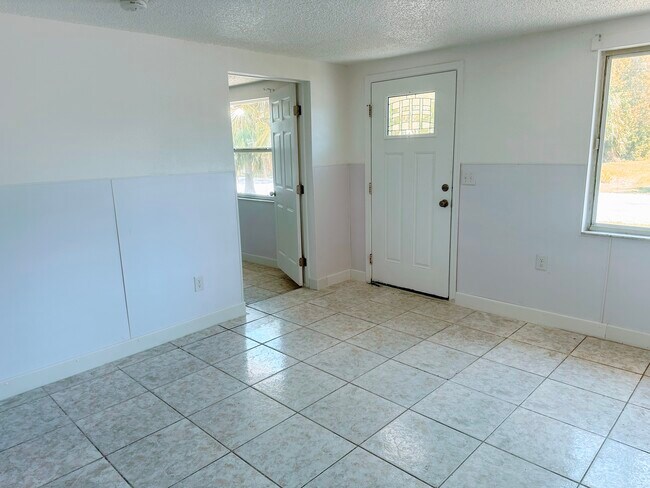 Photo - 8341 Wilkins St