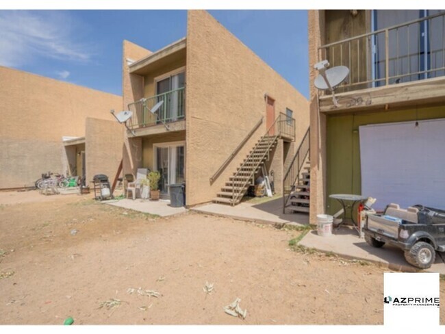 Building Photo - Discover the Best of Phoenix living in thi... Rental