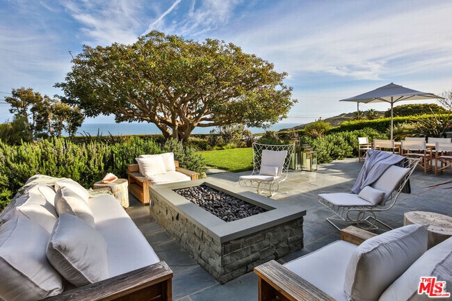 Building Photo - 29225 Cliffside Dr Rental