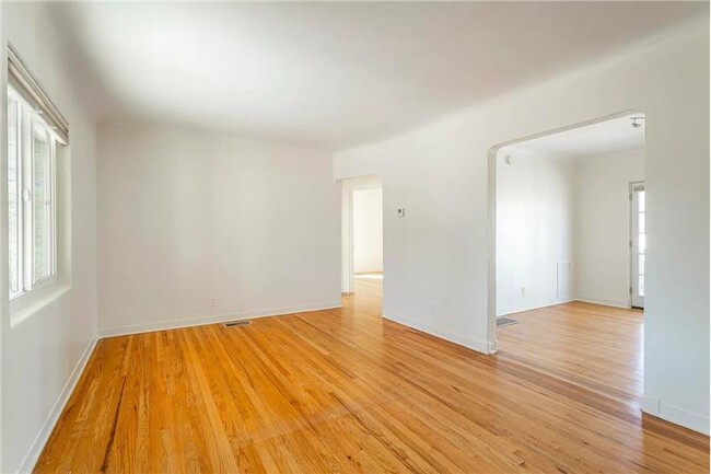 Photo - 1109 Lafayette Dr NE
