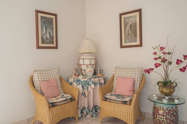 Salón - 13828 SW 22nd Ter