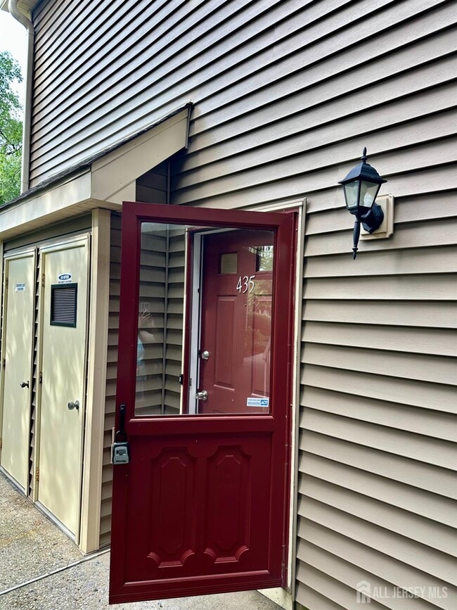 435 Meade Ct