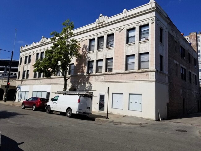 Building Photo - 7606 N Paulina St Rental