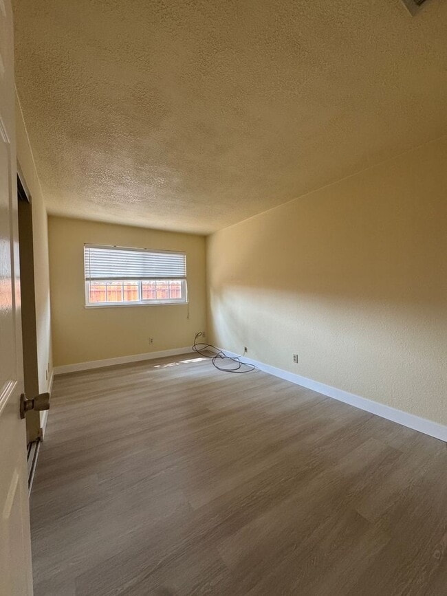 Photo - 18 Tearpak Ct
