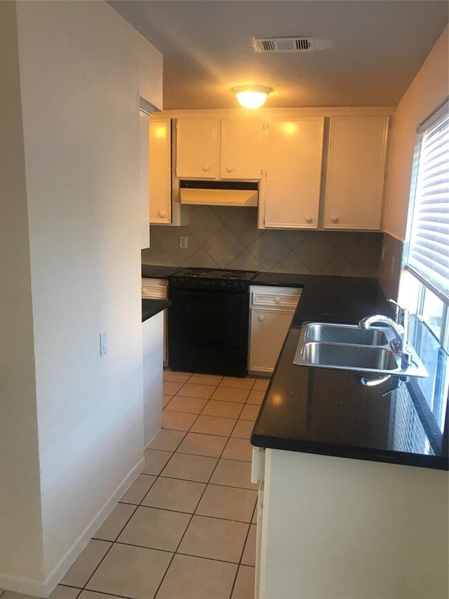 Photo - 8646 Maplecrest Dr