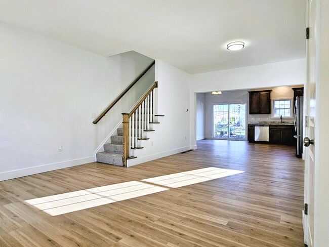 Photo - 108 Meadows Bnd