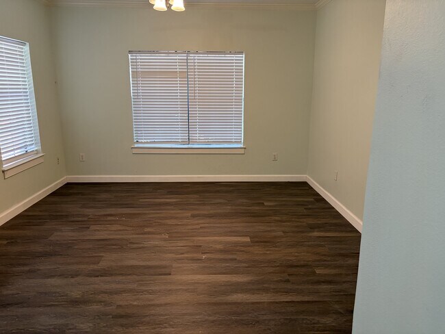 Photo - 309 W Hickory St