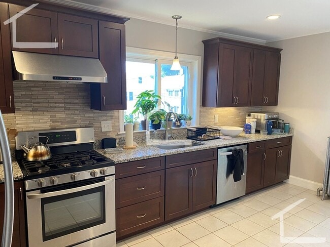 Building Photo - Awesome 4 bed 2 bath in Brighton.... Starting May 1st!