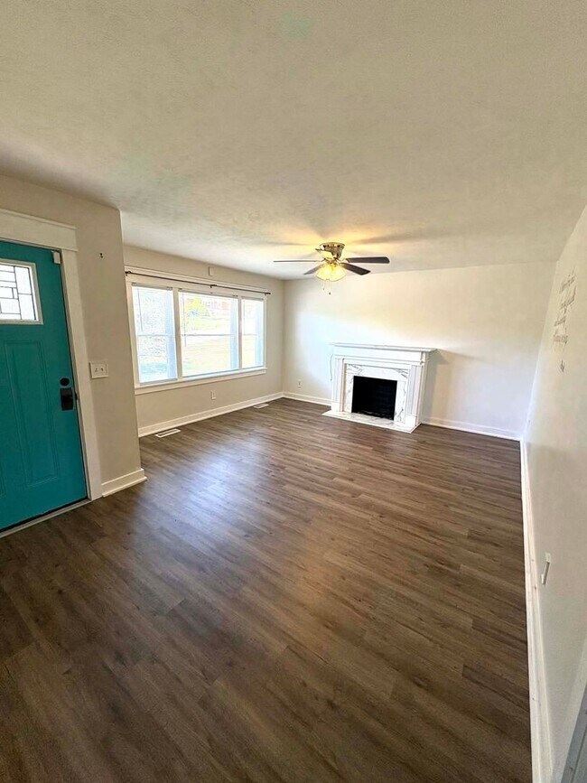 Photo - Comfortable Living and Space to Relax!