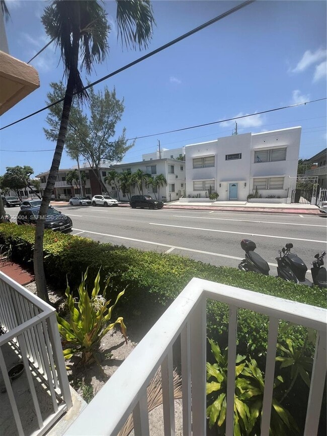 Building Photo - 7720 Harding Ave Unit 9