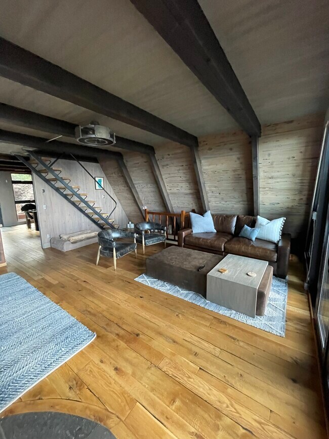 Photo - 949 Skyline Dr