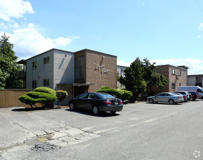 Photo - Lynn Plaza Apartments
