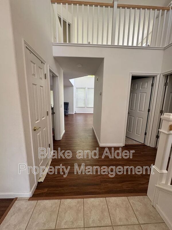 Photo - 1079 NE Creeksedge Dr