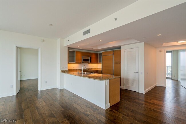 Photo - 222 Karen Ave Unidad 1901 Rental