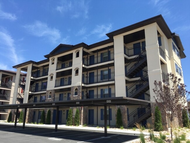 1004 N 1090 W St