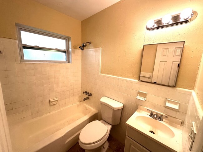 Photo - 148 NW 40th Ct