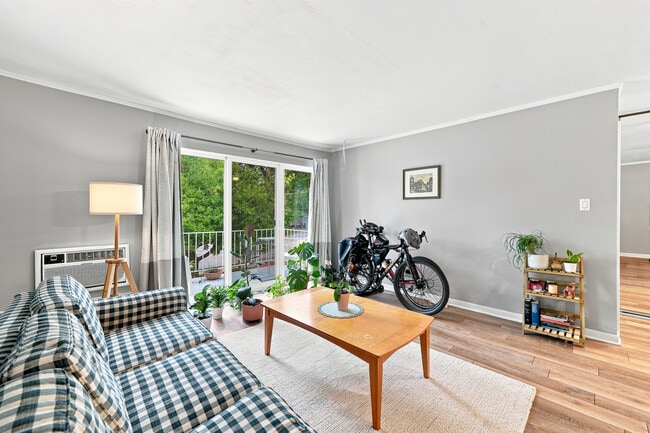 Photo - 5115 Blodgett Ave