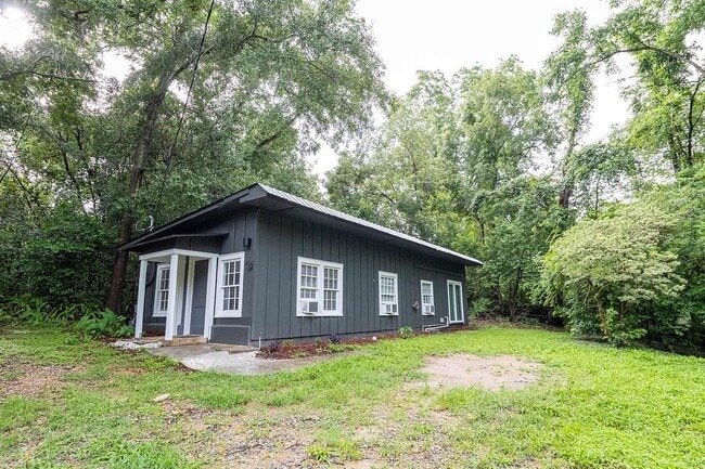 Building Photo - 1118 Louise Dr Rental