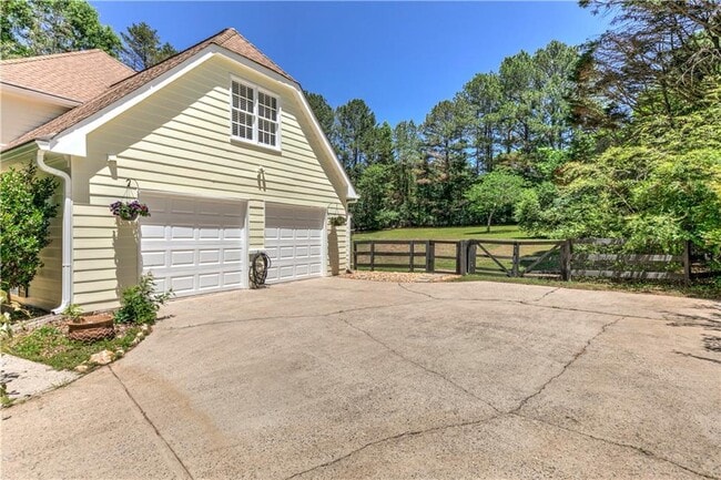 6310 Black Oak Dr