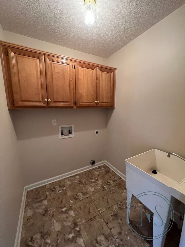 Photo - 2020 Weybridge Ct