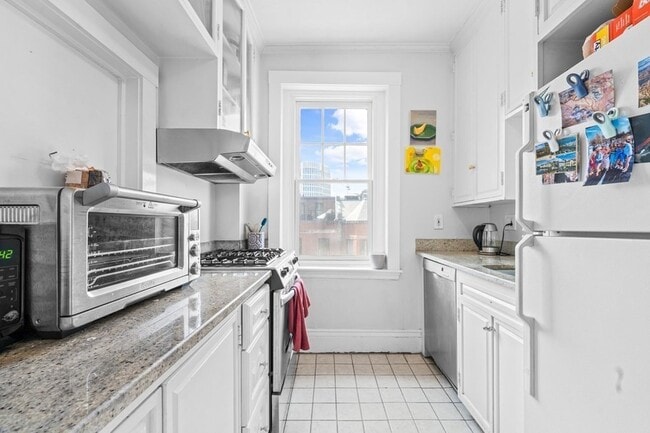 Photo - 296 Newbury St Unidad 14