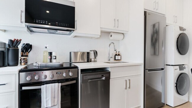 Photo - 168 McCaul St Unit ID1066570P