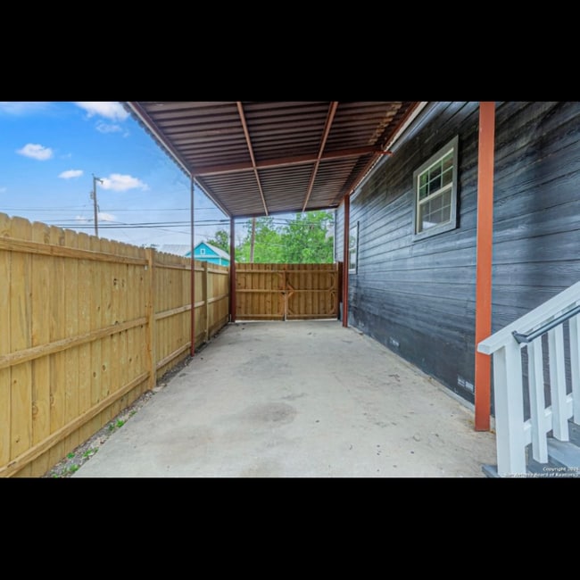 Photo - 210 N San Jacinto St Unidad 2