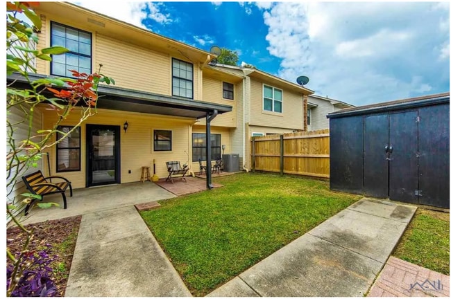 Photo - Gorgeous 2 bedroom 2.5 bath townhouse